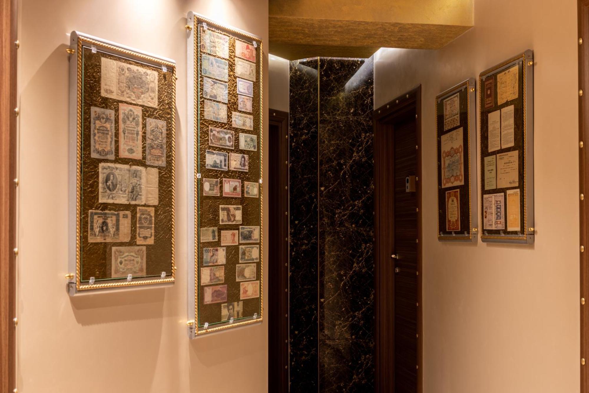 The Hidden Bank: Silver Bullet Plovdiv Bagian luar foto