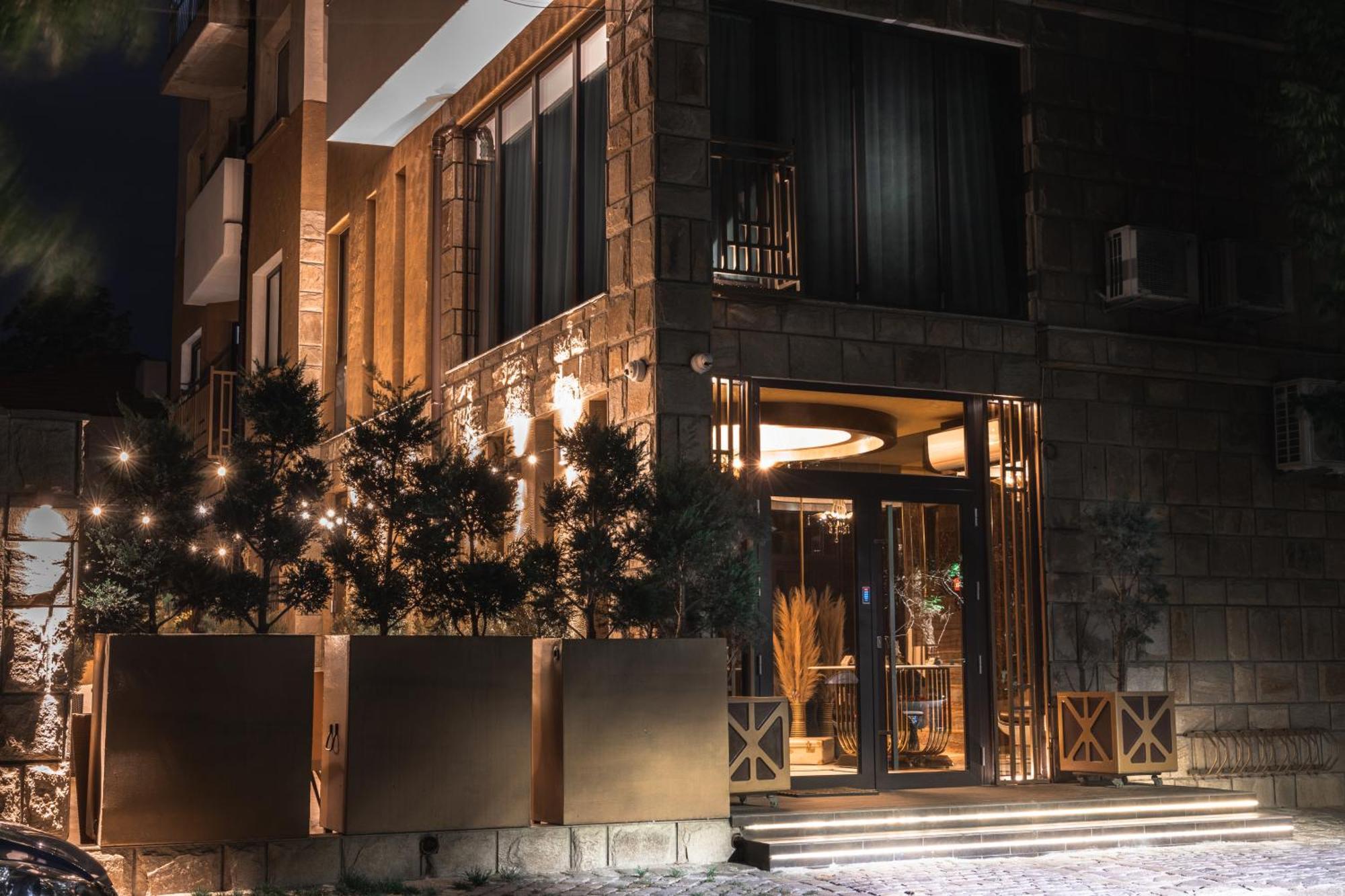 The Hidden Bank: Silver Bullet Plovdiv Bagian luar foto
