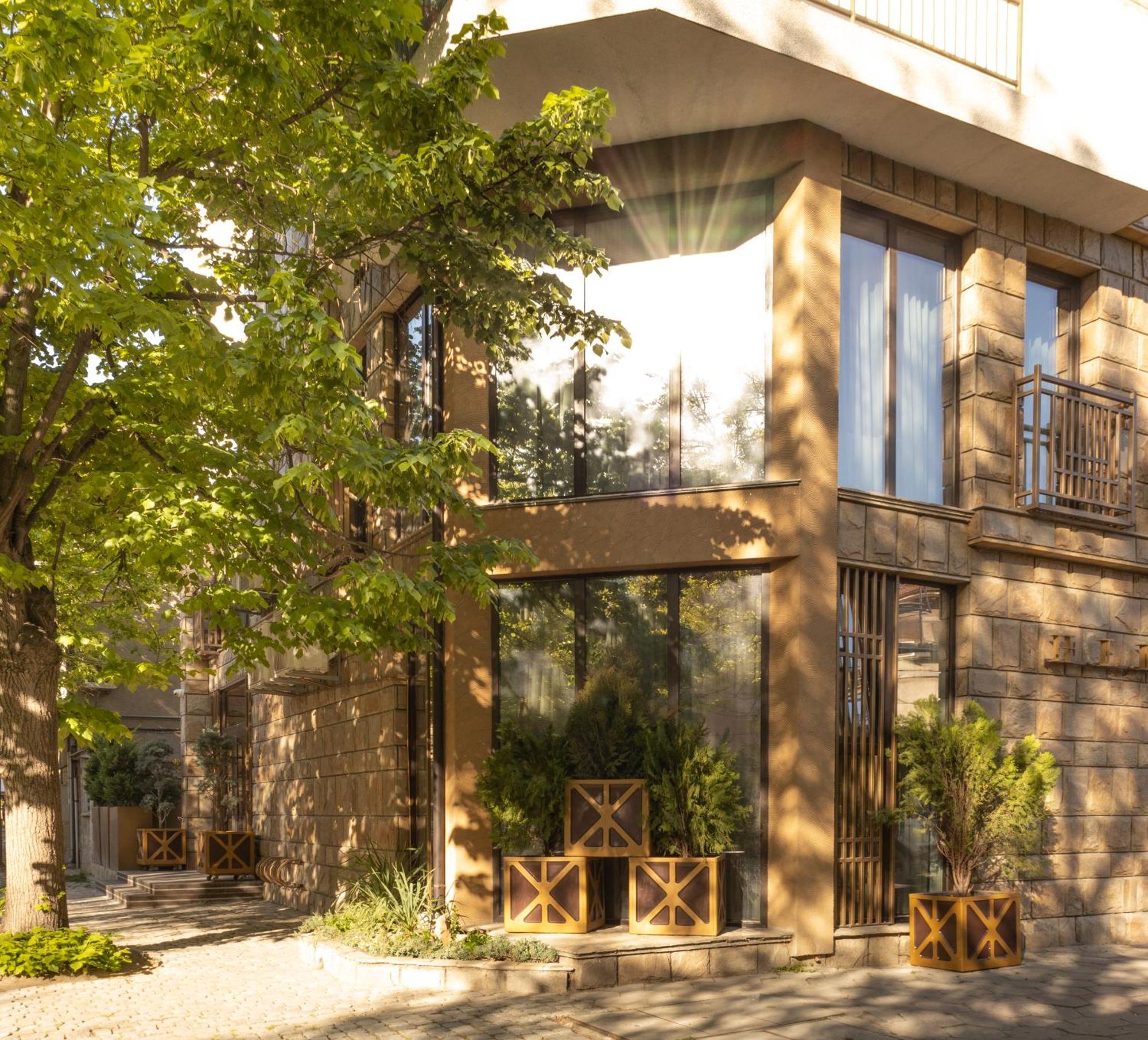 The Hidden Bank: Silver Bullet Plovdiv Bagian luar foto