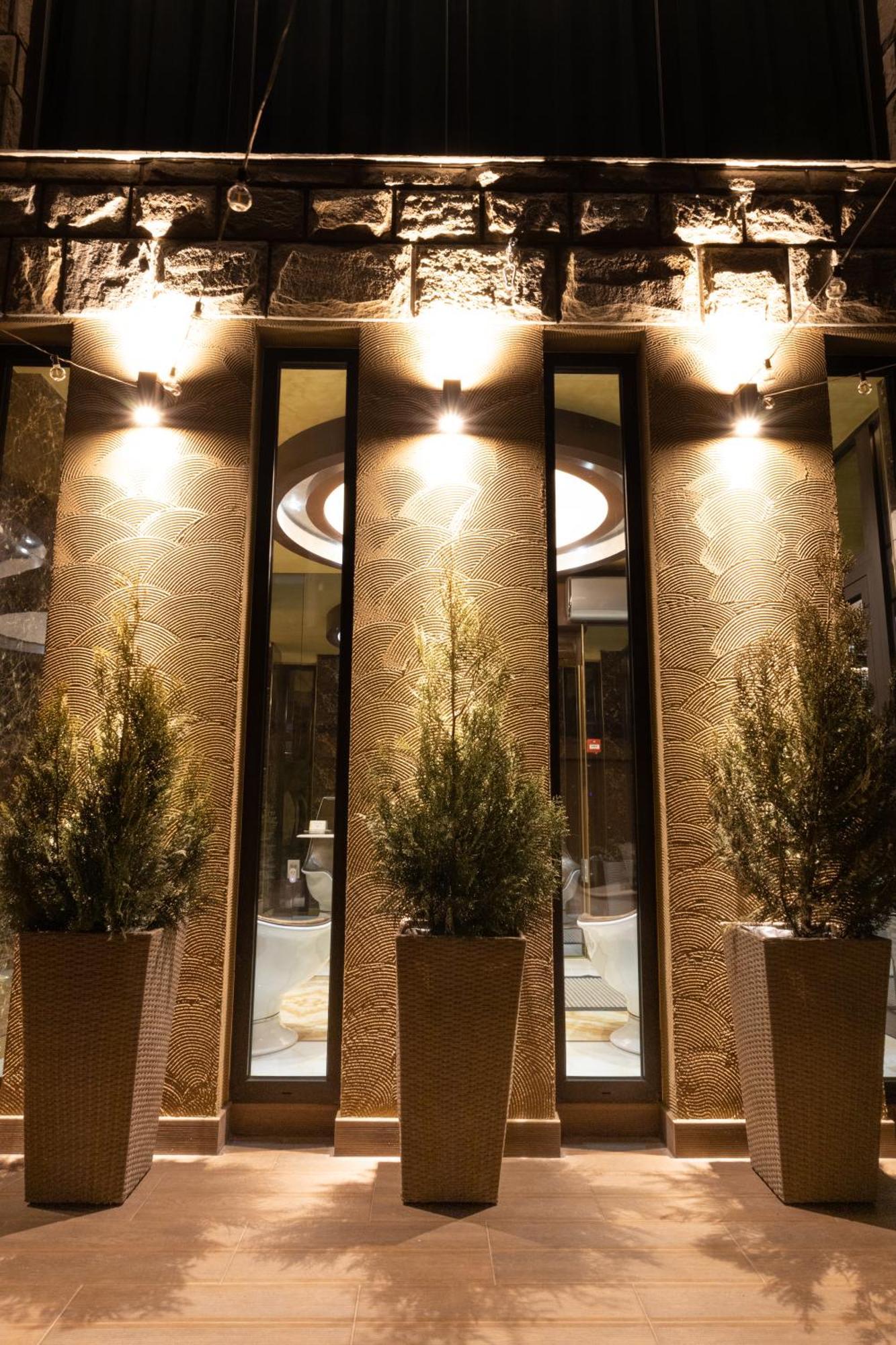 The Hidden Bank: Silver Bullet Plovdiv Bagian luar foto