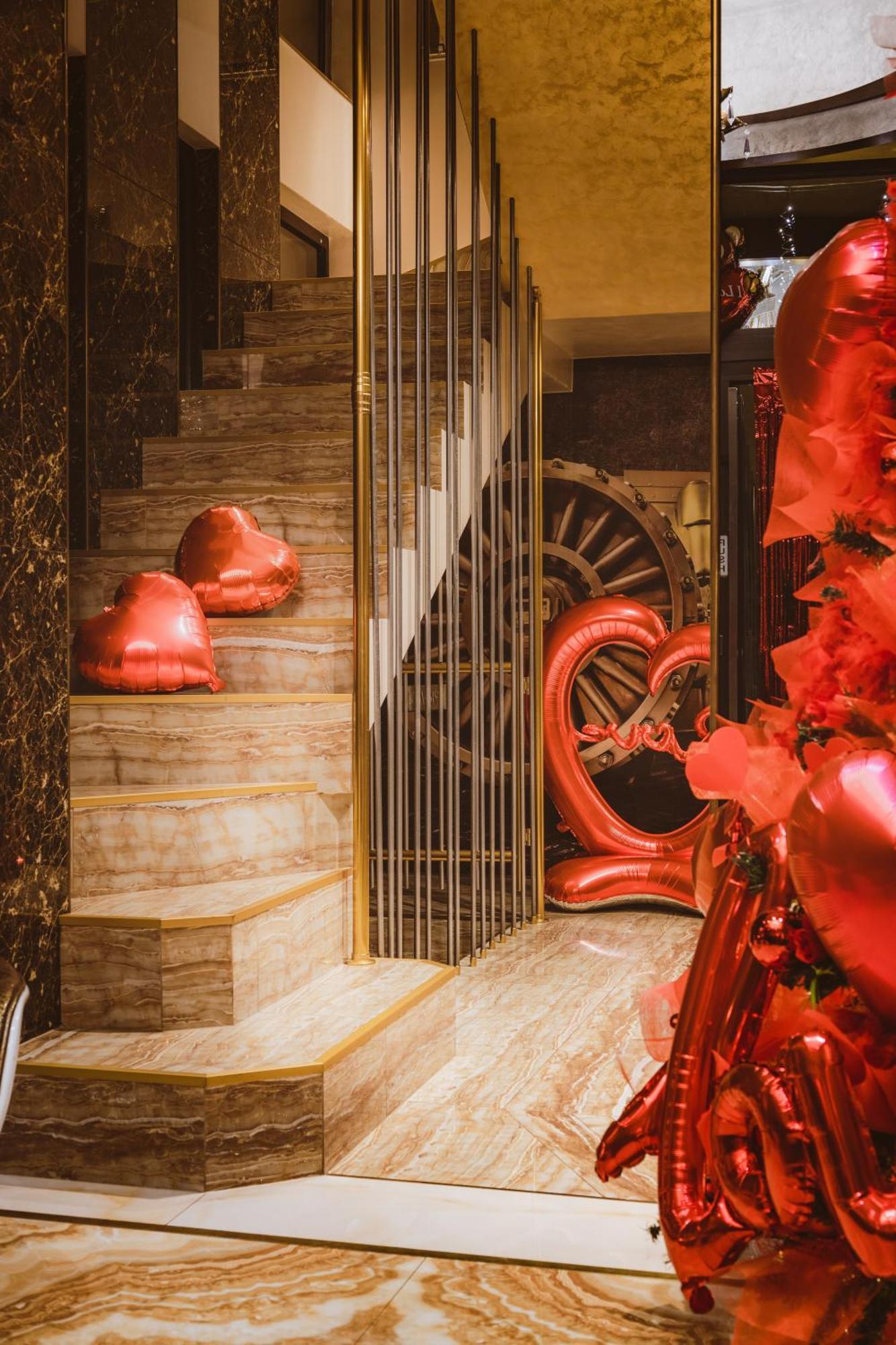 The Hidden Bank: Silver Bullet Plovdiv Bagian luar foto